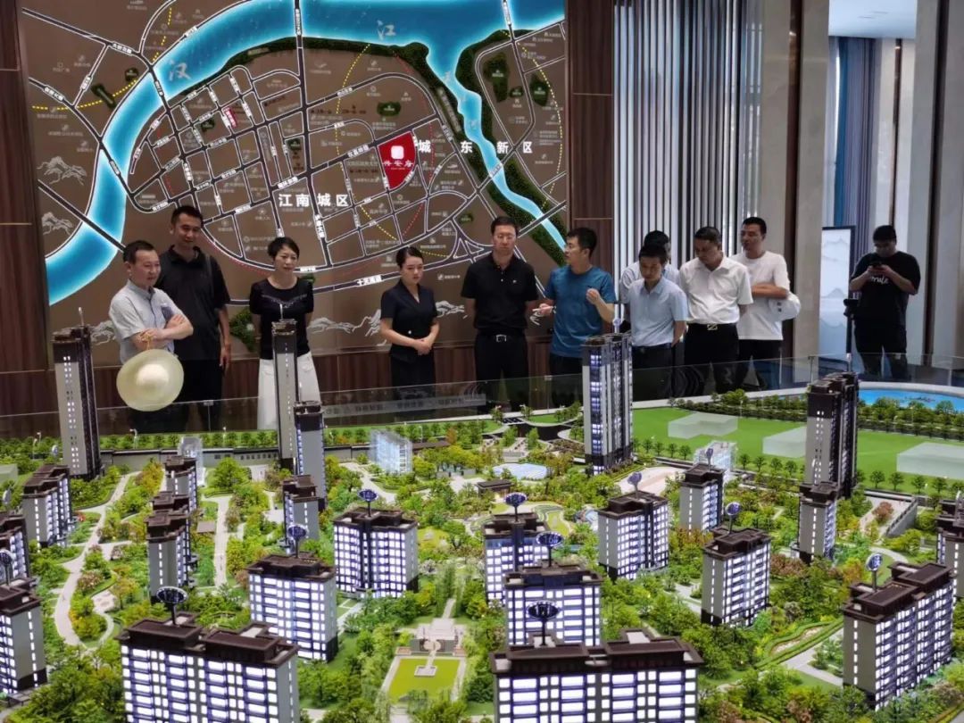 市人大副主任王孝成一行調研興安府創文工作